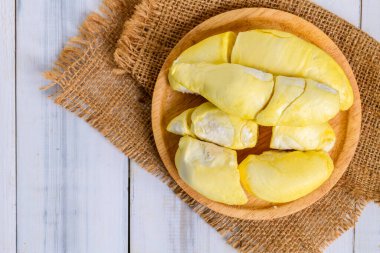 Uzun Laplae Durian 'ın ahşap tabakta en pahalı ve lezzetli manzarası. Tayland 'da nadir bulunur.