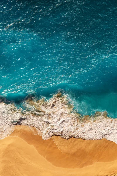 Hermosa Playa Arena Con Mar Azul Vista Vertical Drone Vista — Foto de Stock