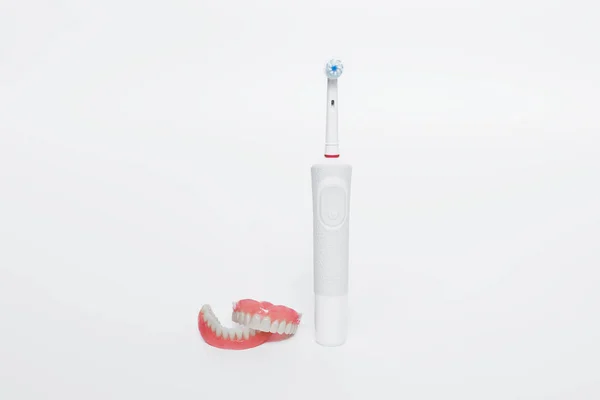 Tandheelkundige Verzorging Met Een Elektrische Borstel Kunstgebit Een Elektrische Borstel — Stockfoto