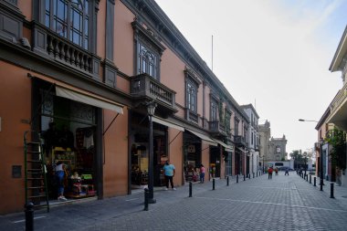 Lima. 16 Mart 2022, Peru 'nun Lima şehrinin tarihi merkezi çevresindeki bazı sokakların normal bir gününde görüntüsü.