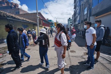 Huancayo. Mart 02, 2022. Taşıyıcı ve çiftçilerin grevi sırasında sivil gösteriler, polis ve halk arasında sayısız yaralanmayla çatışmalar yaşandı. Huancayo, Peru.