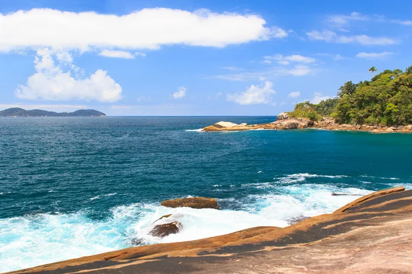 Klidném ostrově ilha grande, Brazílie — Stock fotografie