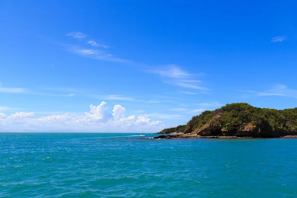 Vista pacífica del océano Atlántico cerca de Búzios, Brasil — Foto de Stock