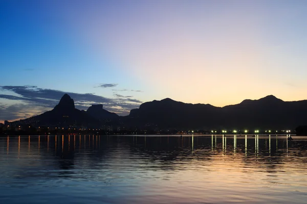 Vista notturna dopo il tramonto Laguna (Lagoa), Rio de Janeiro — Foto Stock