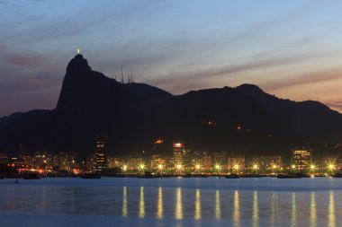 Corcovado İsa kurtarıcı gün batımı gece rio de Janeiro'da