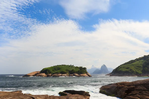Corcovado sugarloaf görünümü piratininga beach rio de Janeiro — Stok fotoğraf