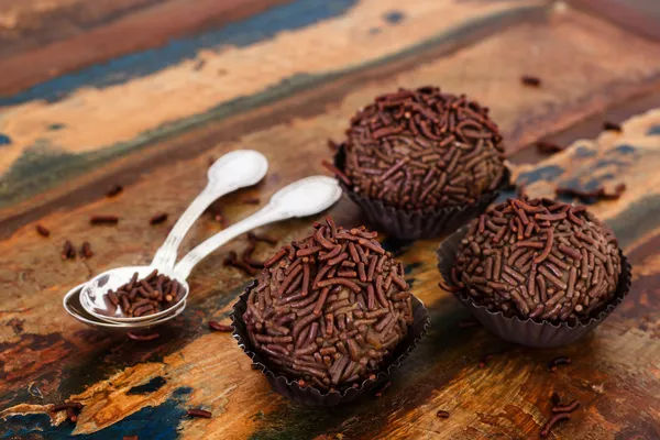 Brazylijski trufli czekoladowych bonbon brigadeiro — Zdjęcie stockowe