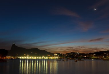 Corcovado İsa kurtarıcı gün batımı gece ay, rio de janeiro