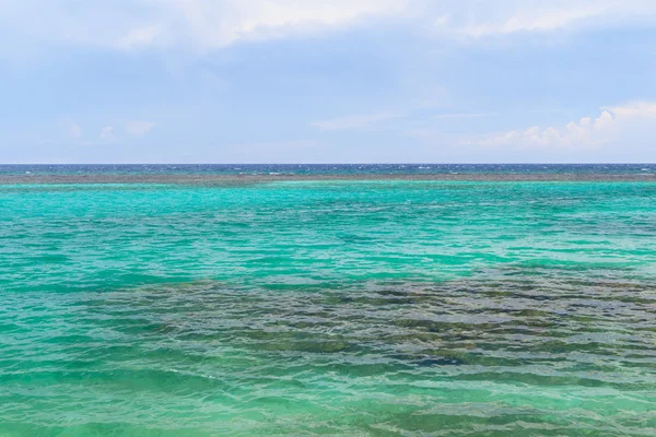 Fundo azul-turquesa mar céu azul — Fotografia de Stock