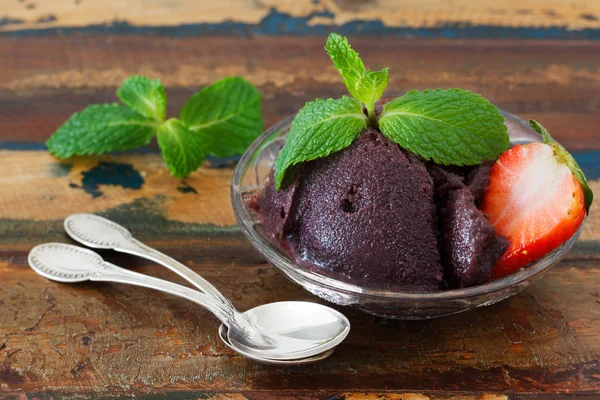 Brazilian dessert Acai pulp in glass with strawberry and mint — Stok fotoğraf