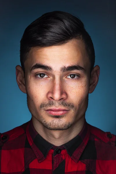 Portrait of a young man on blue background — Stock Photo, Image