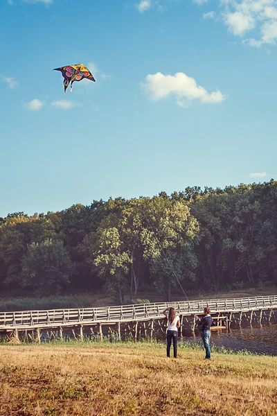 Young couple in love walks in nature — Stock Photo, Image