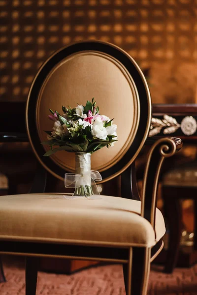 Wedding bouquet on a Chair — Stock Photo, Image