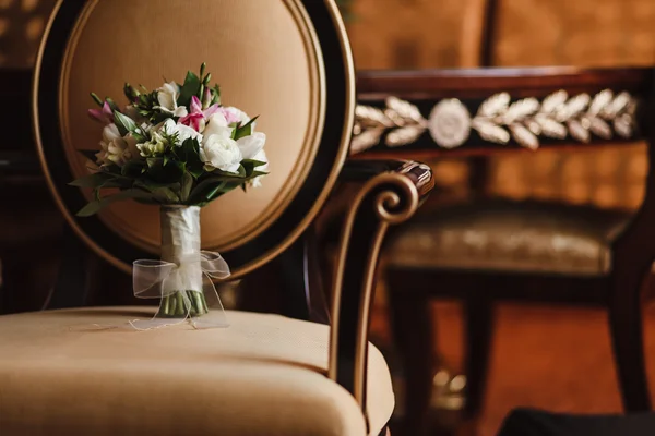 Wedding bouquet on a Chair — Stock Photo, Image