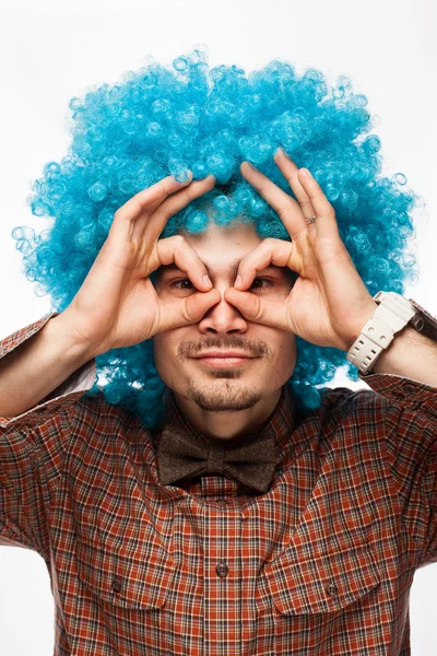 Retrato engraçado de um homem com emoção no rosto — Fotografia de Stock