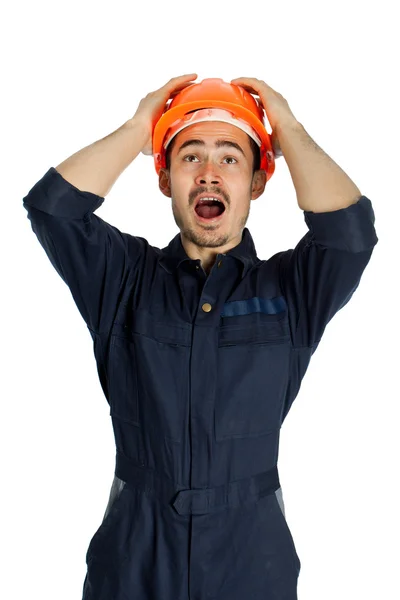 Witziger Arbeiter mit Helm und Rührung im Gesicht — Stockfoto