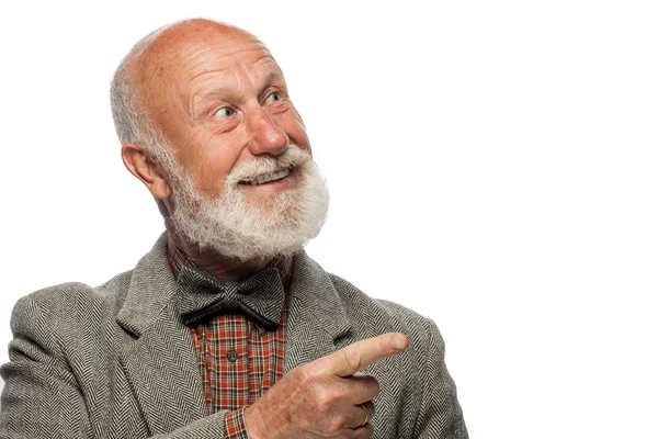 Velho com uma barba grande e um sorriso — Fotografia de Stock