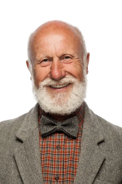 Velho com uma barba grande e um sorriso — Fotografia de Stock