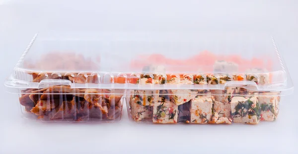 plastik bir kap yemek