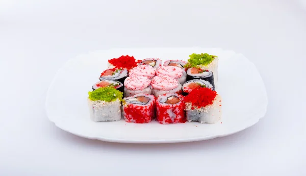 iştah açıcı kırmızı sushi beyaz tabak