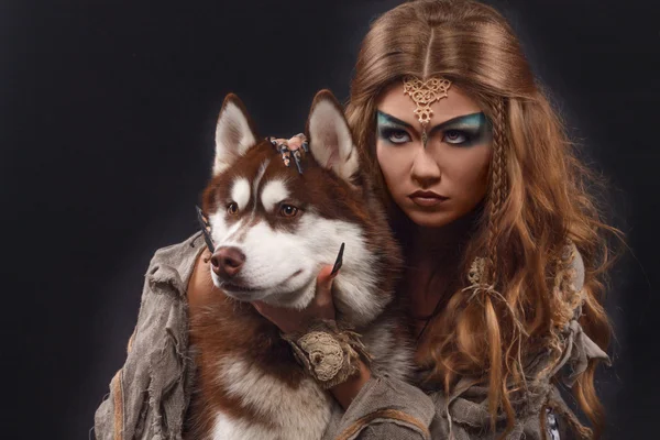 ötede husky görünümlü kadın