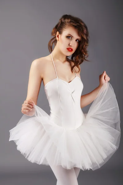 Hermosa chica en vestido de ballet —  Fotos de Stock