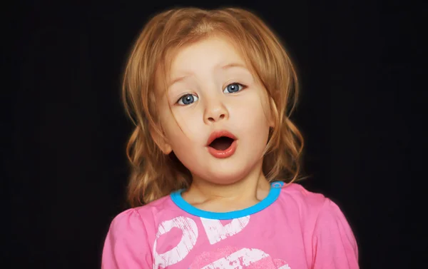 anlamlı bir şekilde şarkı sevimli küçük kız