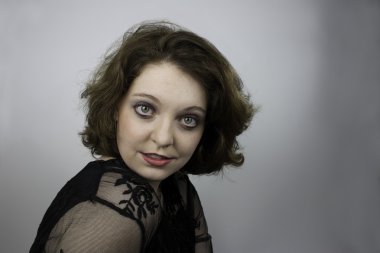 dantel giyen genç kadın