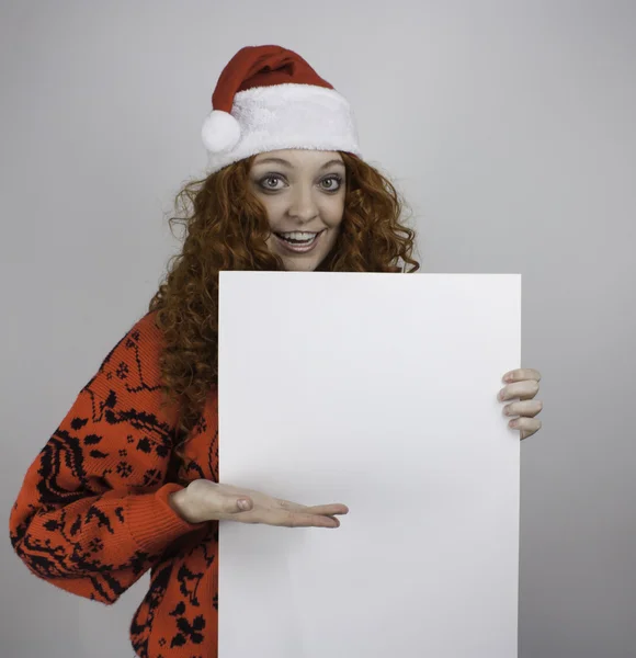 Mooie jonge vrouw bedrijf leeg teken — Stockfoto