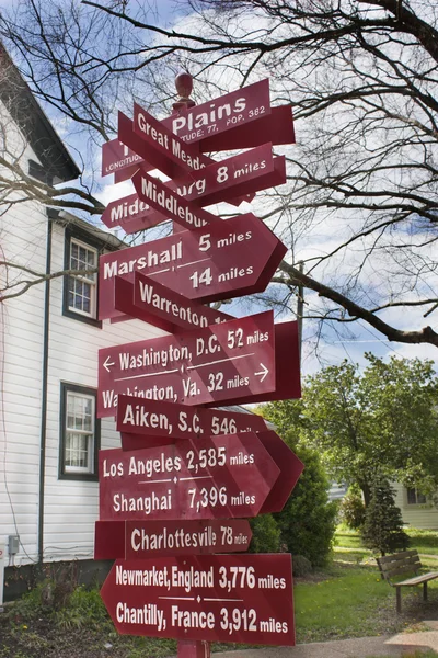 Straßenschild in der Ebene, Jungfrau — Stockfoto