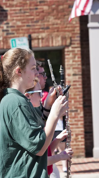 Warrenton, Virginie, États-Unis-26 mai 2014 : Marche de la fanfare au défilé du Jour du Souvenir à Warrenton, Virginie . — Photo