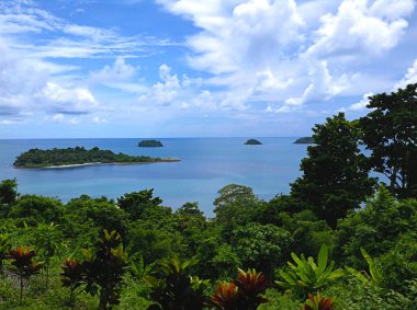 Okyanustaki adaların manzarası. Tayland. Ko Chang.