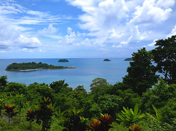 Okyanustaki adaların manzarası. Tayland. Ko Chang.