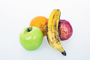 Beyaz bir arka plan üzerinde izole meyve