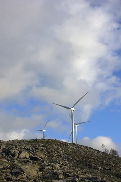 White wind turbines in the top of the mountain — Stock Photo, Image