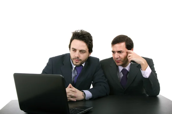 Dois homens de negócios com computador portátil — Fotografia de Stock