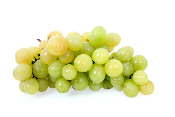 Groene druiven close-up op een witte achtergrond — Stockfoto