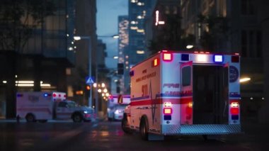 Geceleri sirenli ambulans arabaları. Acil servis ambulansının yanıp sönen ışıkları. Ambulans gece kaza mahallinde. 3d görselleştirme