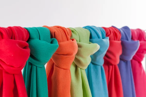 Кольорові шарфи — стокове фото