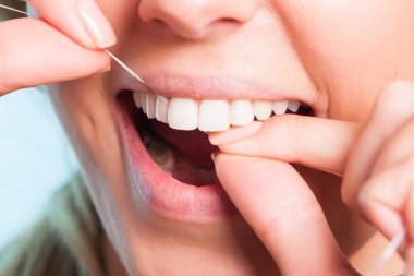 Girl cleaning teeth