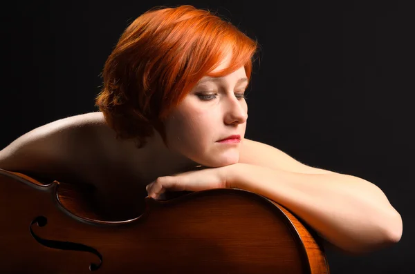 Mujer con violonchelo —  Fotos de Stock