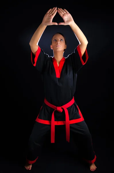 Karate Mädchen im Kimono — Stockfoto