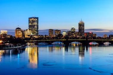 Massachusetts - ABD Boston skyline 2014, twilight saat. 