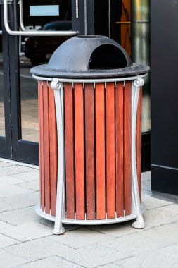 Modern ahşap çöp kutusu 