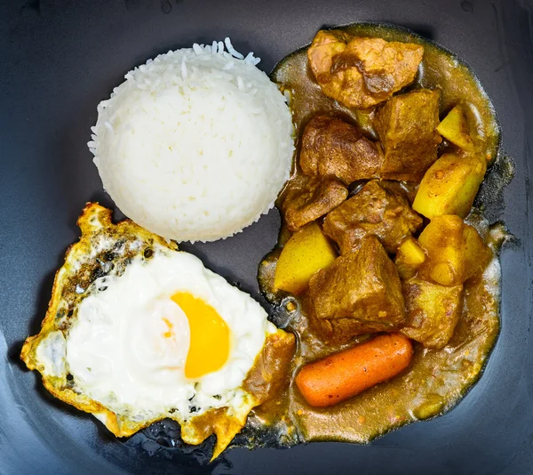 Sunny side up egg and beef curry rice, Japanese cuisine — Stock Photo, Image