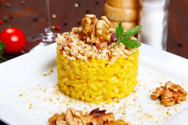 Ceviz, safran, leke risotto