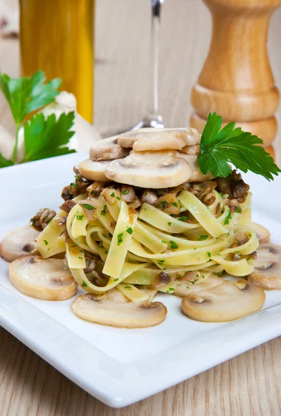 Noodles with mushrooms — Stock Photo, Image