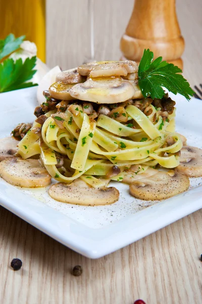 Noodles with mushrooms — Stock Photo, Image