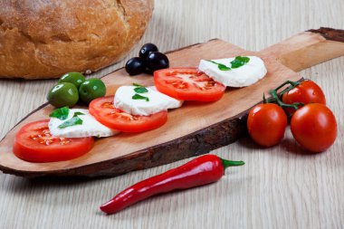 Caprese zeytinli