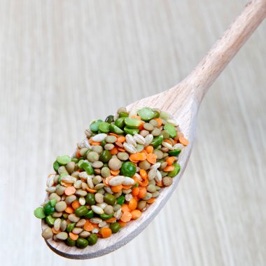 çeşitli baklagiller, soya, bezelye, arpa